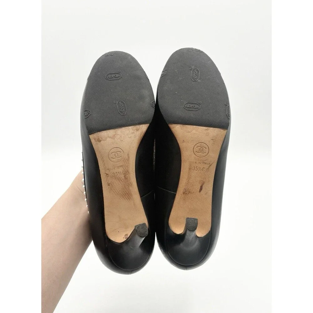 Chanel Black & Navy Cap Toe Heels Pearl Embellishments CC Logo Size EU 35.5